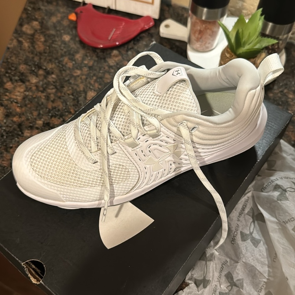 Under Armor Glyde Street Spikes - Picture 2 of 3